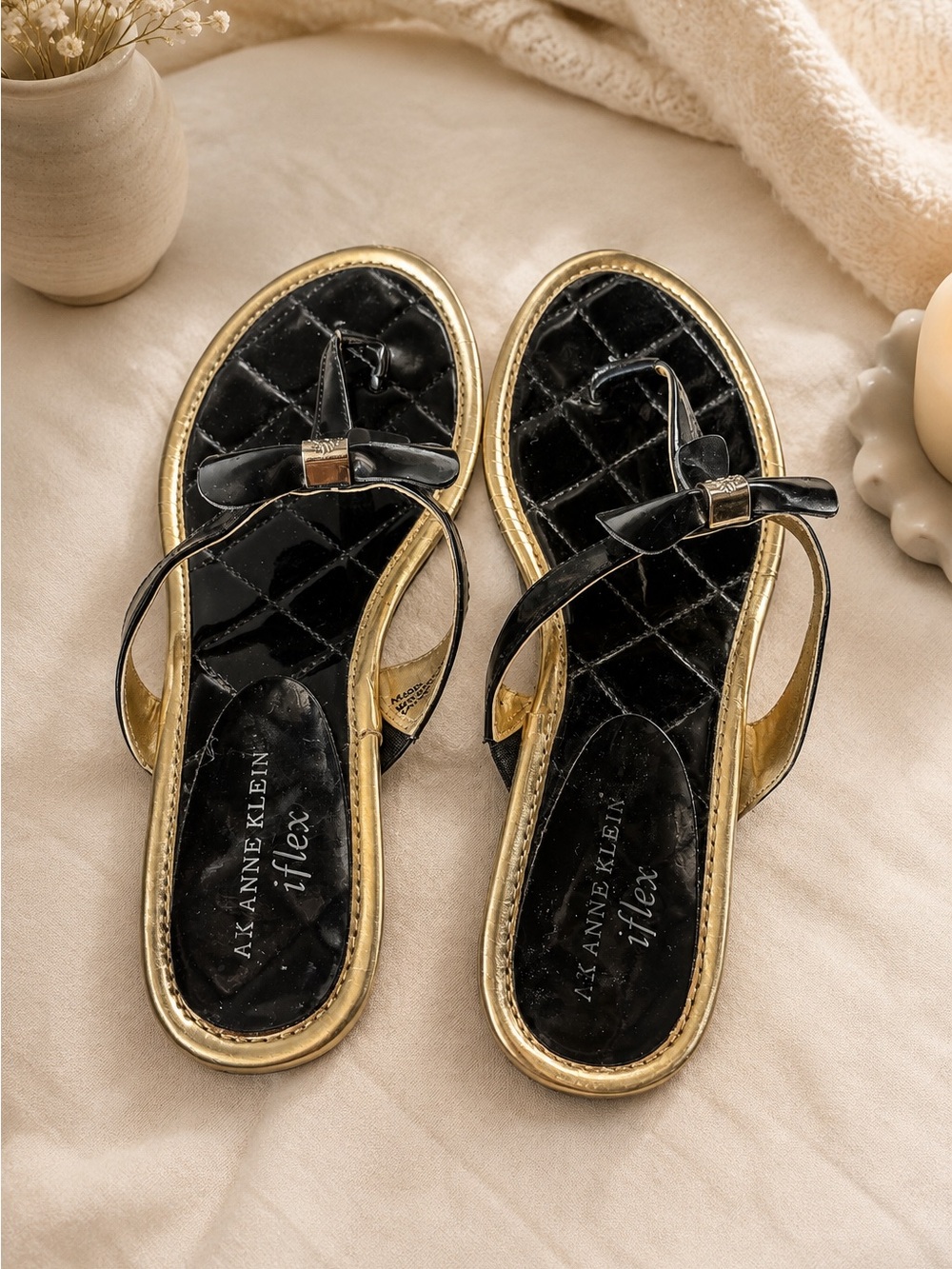 Anne Klein iFlex Black & Gold Bow Sandals ✨